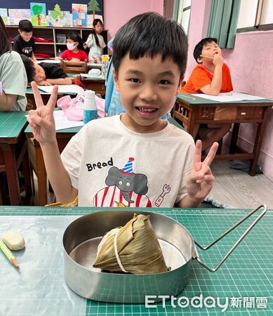 ▲台南市學校營養師規劃端午節慶主題特餐,將傳統粽子營養升級,推廣「品粽不放縱」健康觀念。(記者林東良翻攝,下同)