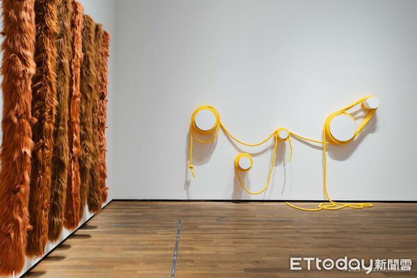 ▲台南市美術館推出「黏膩關係:內餡//縫隙」展覽,集結8位新生代藝術家回應當代情緒與壓力。(記者林東良翻攝,下同)