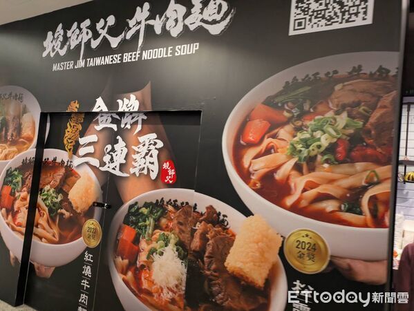 ▲五燈獎豬腳滷肉飯,竣師父牛肉麵。(圖/記者黃士原攝)