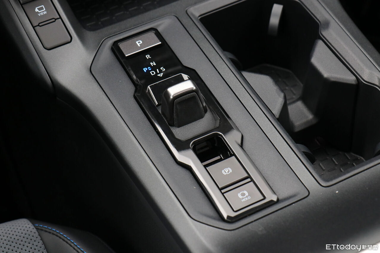 ▲TOYOTA「RAV4插電式油電版」試駕!挾329匹馬力來襲5.7秒破百。(圖/記者張慶輝攝)