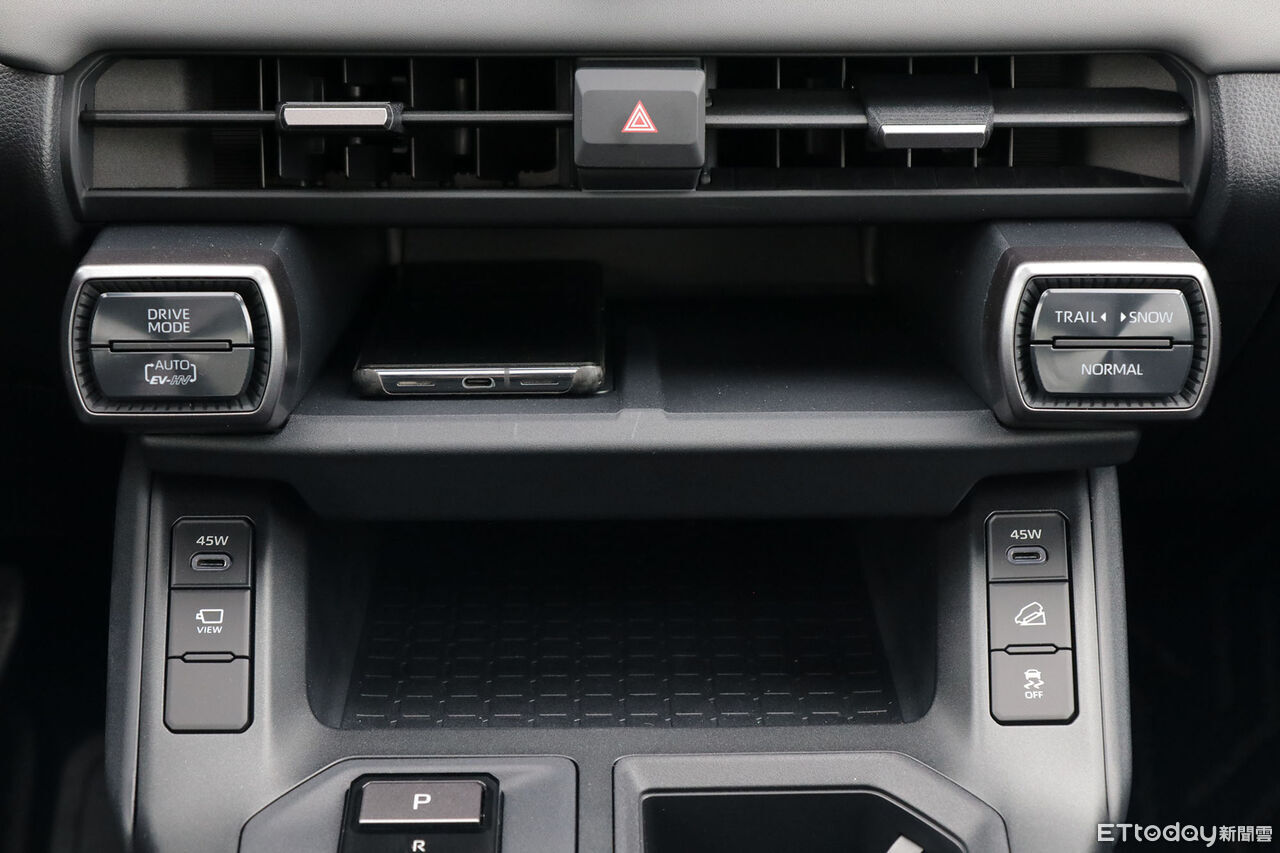 ▲TOYOTA「RAV4插電式油電版」試駕!挾329匹馬力來襲5.7秒破百。(圖/記者張慶輝攝)