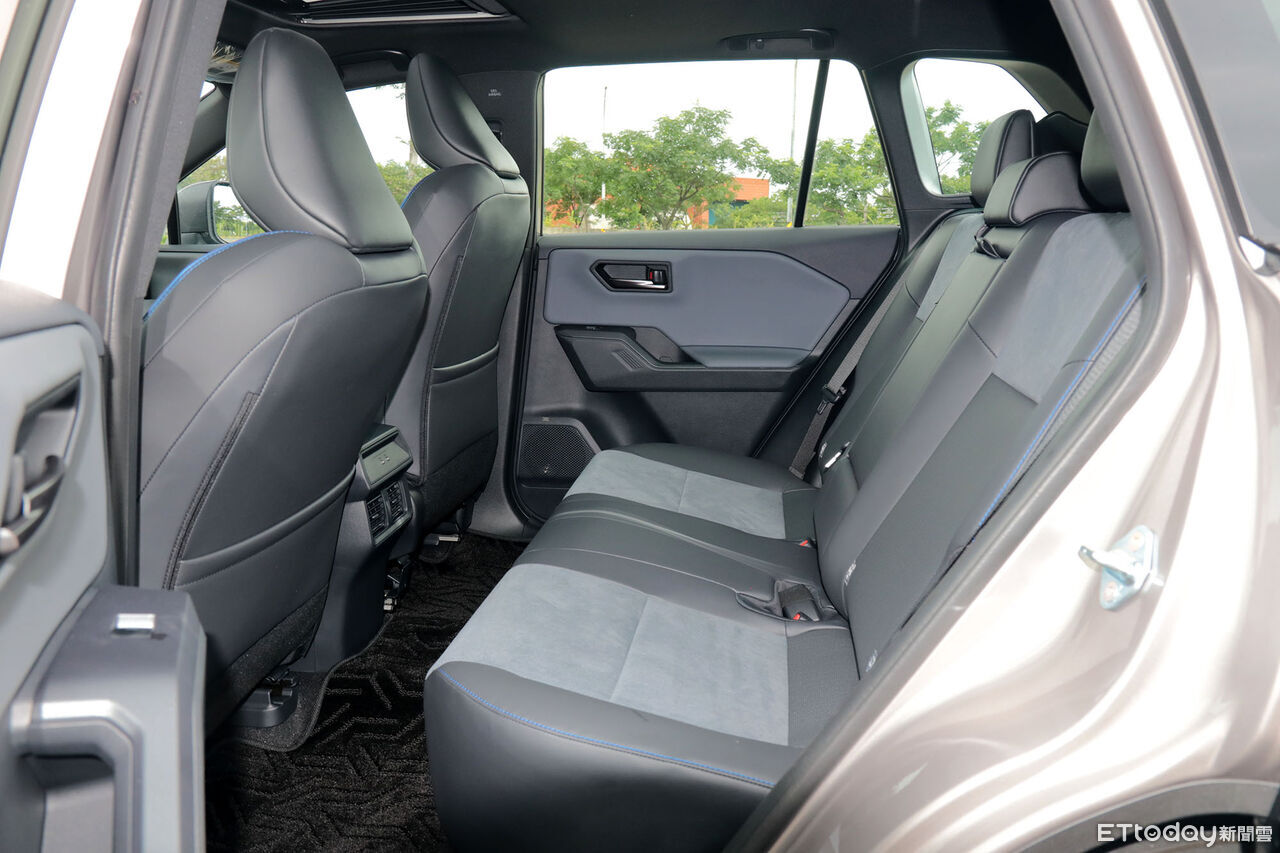▲TOYOTA「RAV4插電式油電版」試駕!挾329匹馬力來襲5.7秒破百。(圖/記者張慶輝攝)