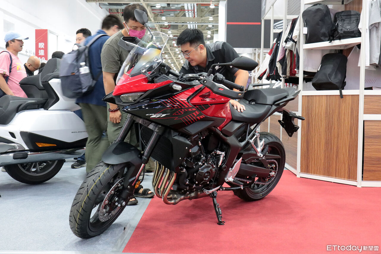 ▲Honda「CBR500R電子離合器版」實車搶先看!開價30.9萬第3季交車。(圖/記者張慶輝攝)