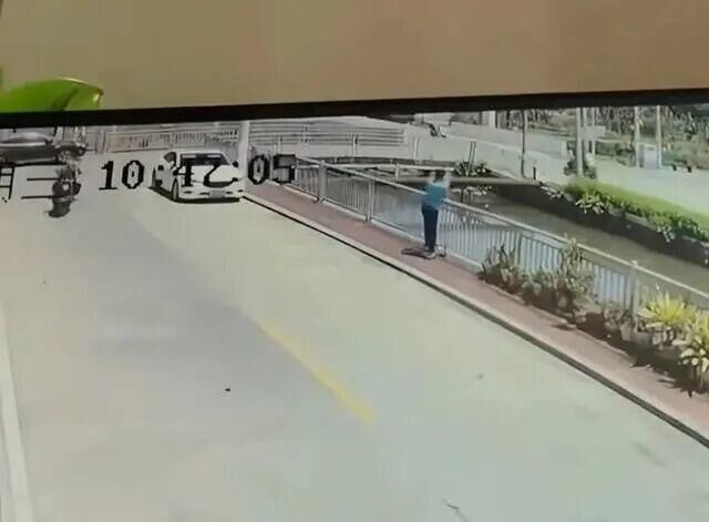 ▲▼女童路上遭尾隨「強抱扔下河」 加害者竟是家人。(圖/翻攝自微博)