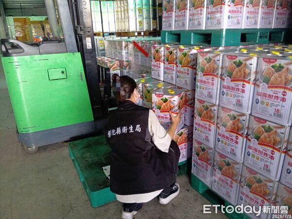 ▲▼中聯油脂「大豆沙拉油」檢出致癌物「苯駢芘(BaP)」超標,彰化縣府要求相關油品預防性下嫁。(圖/彰化縣衛生局提供)