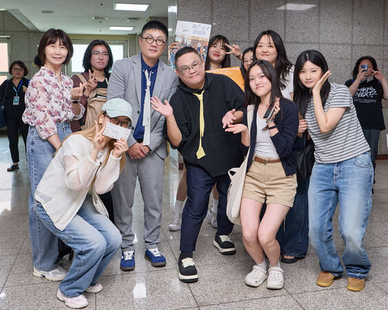 ▲《陽光女子合唱團》導演林孝謙、編劇呂安弦重返富川影展。(圖/富川奇幻國際影展提供)