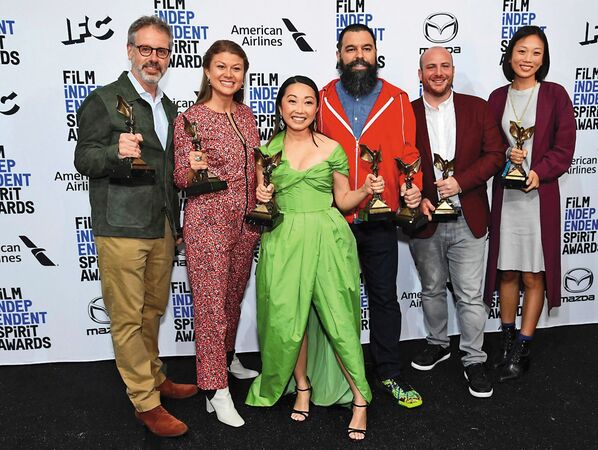 郭曉慶(右一)多年來在電影圈累積了不少人脈資源。(翻攝imdb.com)