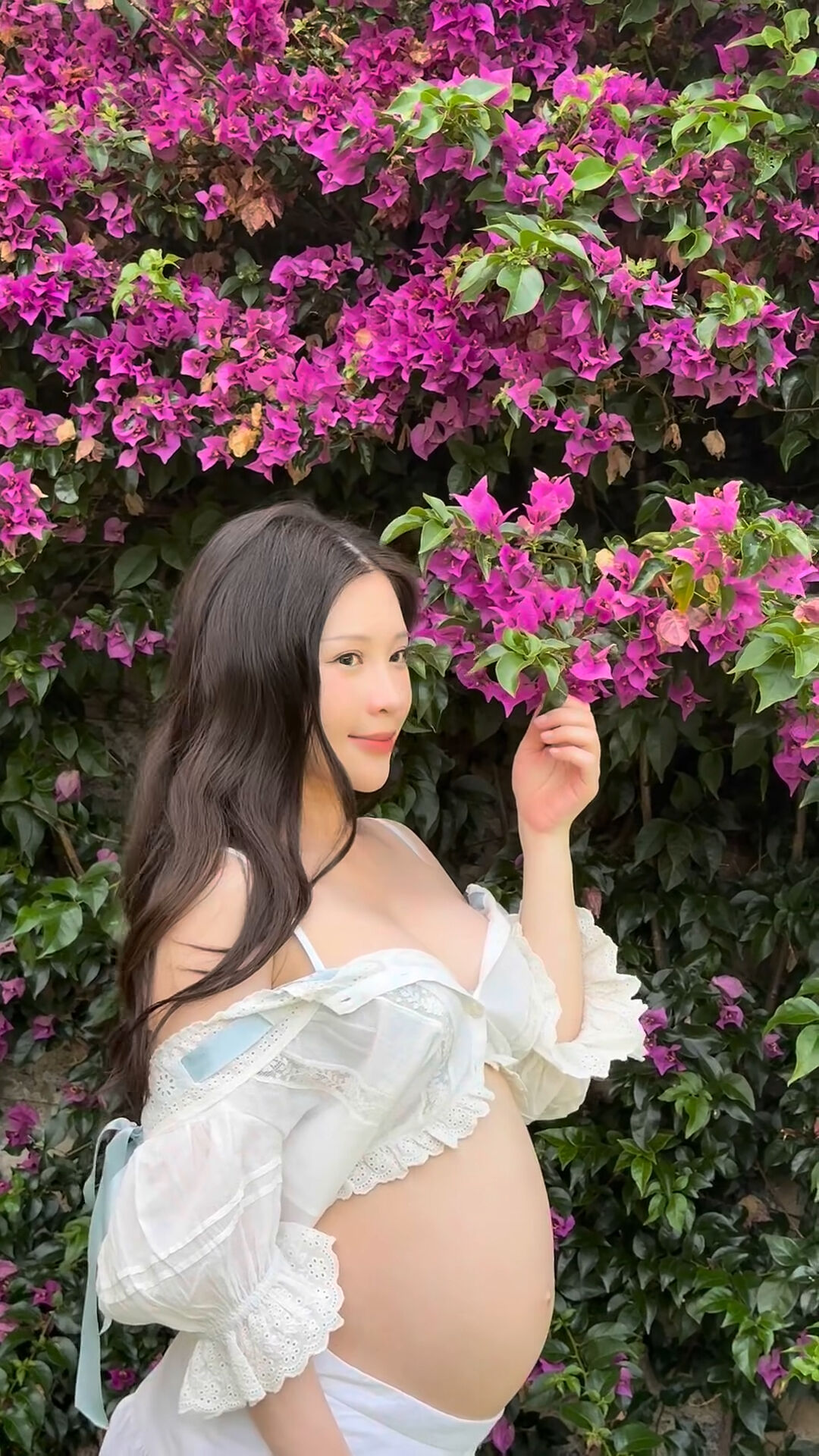 ▲▼鄭家純挺雙胞胎孕肚拍寫真!「好像圓滾滾的西瓜」美到爆。(圖/翻攝自臉書/鄭家純)