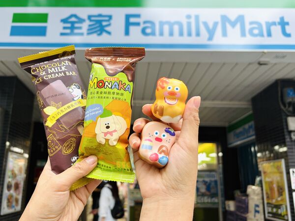 ▲▼全家推出瑪利歐限量周邊,買指定冰品飲料可加價換購,同步有「阿奇儂×早午餐兄弟」活動。(圖/業者提供)