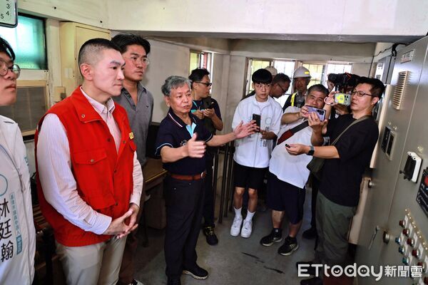 ▲巴威颱風逼近!謝國樑視察抽水站防颱整備。(圖/記者郭世賢翻攝)