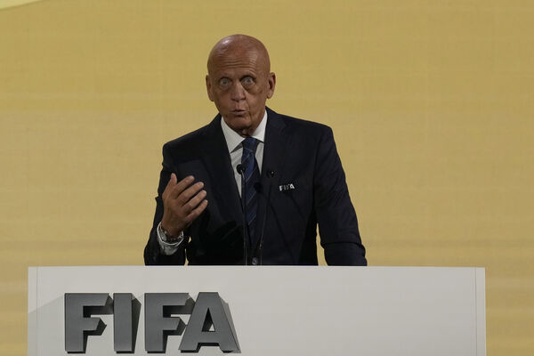 ▲國際足總(FIFA)首席裁判官柯里納(Pierluigi Collina)出面回應判罰爭議。(圖/達志影像/美聯社)