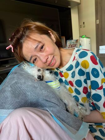 ▲王瞳飼養多年的愛犬「哈嚕」離世。(圖/王瞳提供)