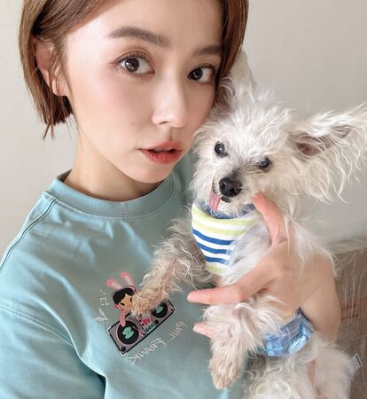 ▲王瞳飼養多年的愛犬「哈嚕」離世。(圖/王瞳提供)