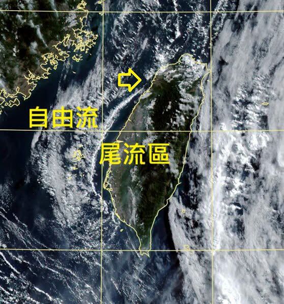 ▲▼鄭明典:台灣西側一條雲線!。(圖/翻攝臉書/鄭明典)