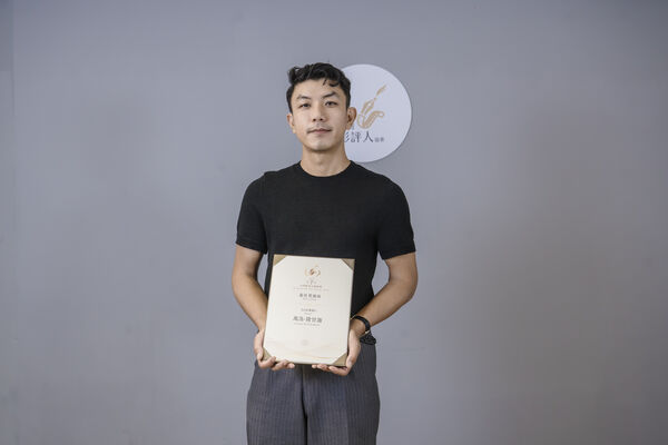 ▲第七屆台灣影評人協會獎得獎名單,1影帝萬洛隆甘迦、影后翁倩玉、最佳導演鄒時擎、選角指導(左至右)王彥蘋、游惠雯與陳靜媚。(圖/台灣影評人協會提供)