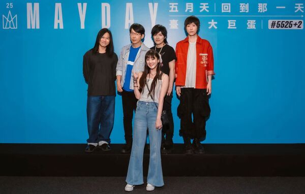 ▲▼林逸欣曬五月天合照「親媽、網友全看錯」釣出阿信回應。(圖/翻攝自Facebook/林逸欣 Shara)