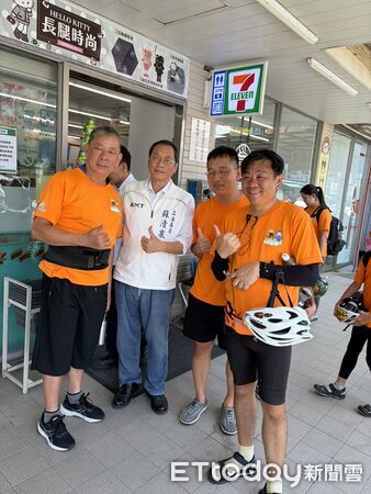 ▲蘇清泉迎接嘉義市修緣育幼院和南投市玄愛育幼院圓夢小朋友們。(圖/蘇清泉服務處提供)
