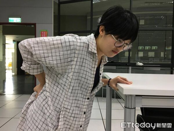 ▲▼腰痛,閃到腰。(圖/記者李佳蓉攝)