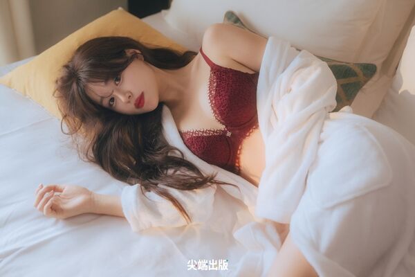 ▲▼金渡兒推出寫真集。(圖/尖端提供)
