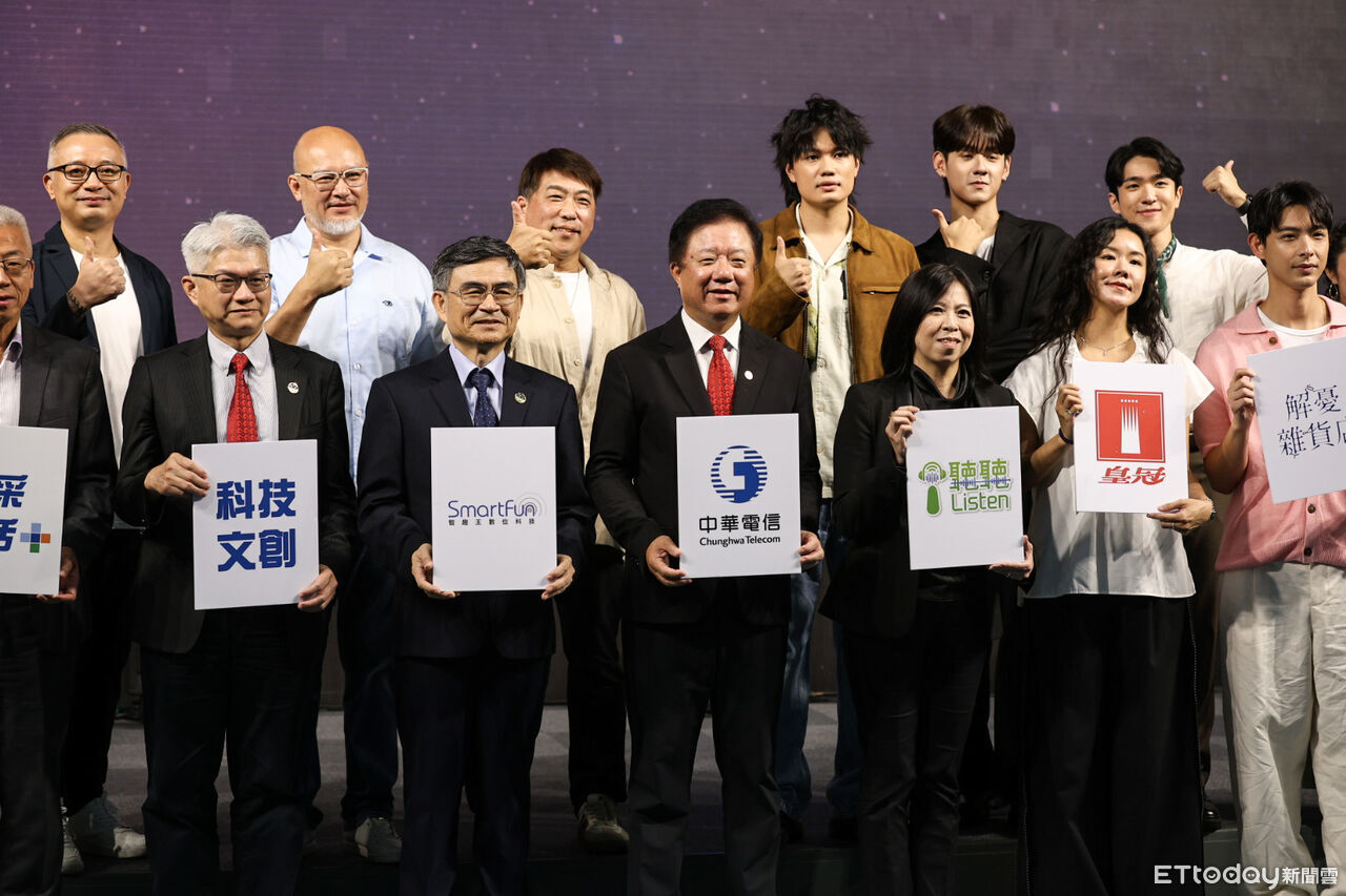 ▲連晨翔、劉亮佐、劉子銓、趙小僑等人出席《解憂雜貨店》有聲劇發表。(圖/記者林敬旻攝)
