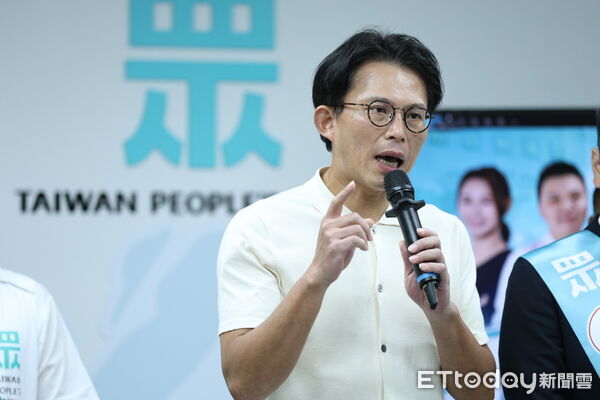 ▲民眾黨主席黃國昌、花蓮市長參選人戴于文等參選人出席「新花蓮·新政治」誓師記者會。(圖/記者林敬旻攝)