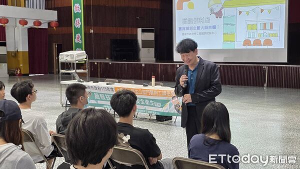 ▲台南市勞工局辦理大專青年公部門暑期工讀在職訓練,協助125名青年提升職場核心能力。(記者林東良翻攝,下同)