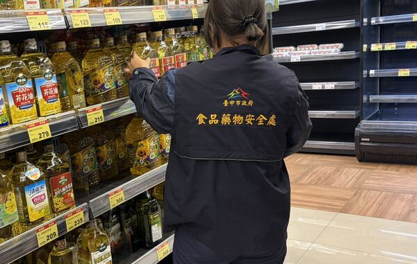 ▲▼中聯油品案新增2批號超標 中市府公布第二層流向、追查回收下架。(圖/翻攝自台中市政府)