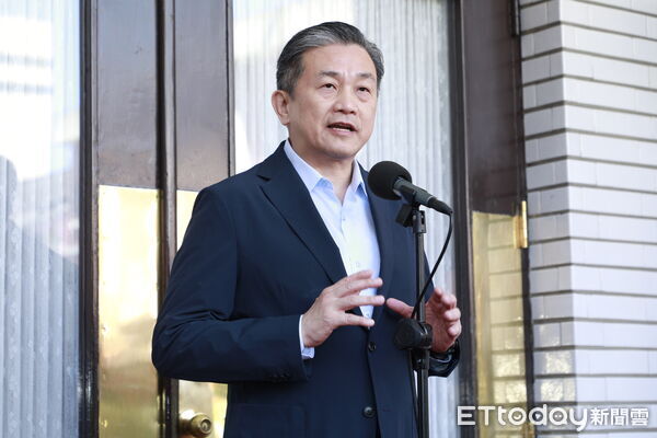 ▲▼民進黨立委王定宇接受媒體聯訪,強調自己大學時非黨國於校園內安插的佈建人員。(圖/記者湯興漢攝)