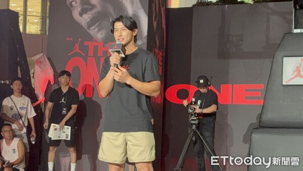 ▲「台灣隊長」陳傑憲帥氣現身2026 JORDAN THE ONE 全球新星單挑賽台北站。(圖/記者杜奕君攝)
