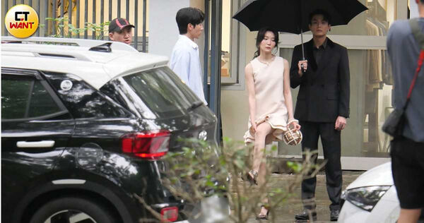 娛樂報報/安俊朋跟林嘉威玩西裝誘惑!驚見「他加戲偷親」現場被公審