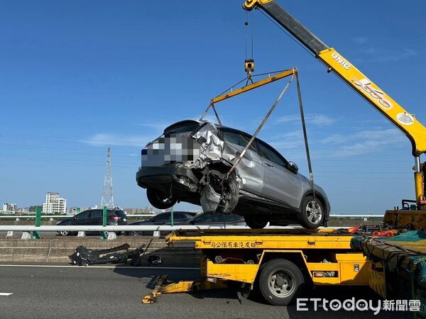▲國1竹北段發生嚴重車禍,後方車流一度回堵12公里。(圖/記者楊永盛翻攝)