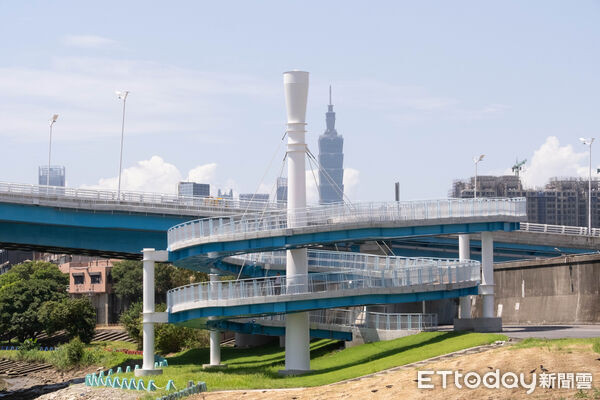▲▼台北市「民權大橋景觀橋」,天際之眼,賞飛機景點。(圖/記者彭懷玉攝)