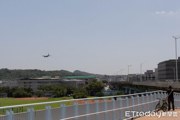 ▲▼台北市「民權大橋景觀橋」,天際之眼,賞飛機景點。(圖/記者彭懷玉攝)