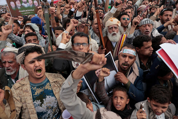 ▲▼2026年7月17日,在葉門首都薩那(Sanaa),青年運動(Houthi,又譯胡塞武裝)支持者舉行集會,抗議沙烏地阿拉伯領導的聯軍,對青年運動控制區實施限制措施。(圖/路透)