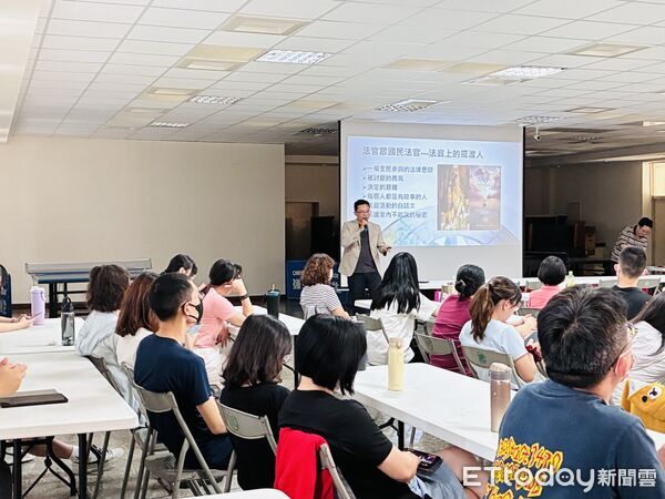 ▲雲林縣環保局舉辦法紀教育研習,邀請司法實務專家解析「圖利與便民」界線。(圖/記者游瓊華翻攝)