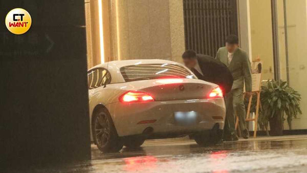 愛的直通車1/星二代游宇潼新對象曝光! 夜奔飯店會高帥男共處逾5小時至凌晨未離開