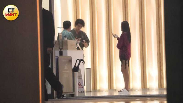 愛的直通車1/星二代游宇潼新對象曝光! 夜奔飯店會高帥男共處逾5小時至凌晨未離開