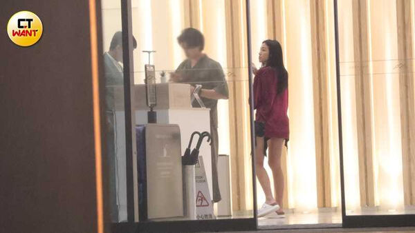 愛的直通車1/星二代游宇潼新對象曝光! 夜奔飯店會高帥男共處逾5小時至凌晨未離開