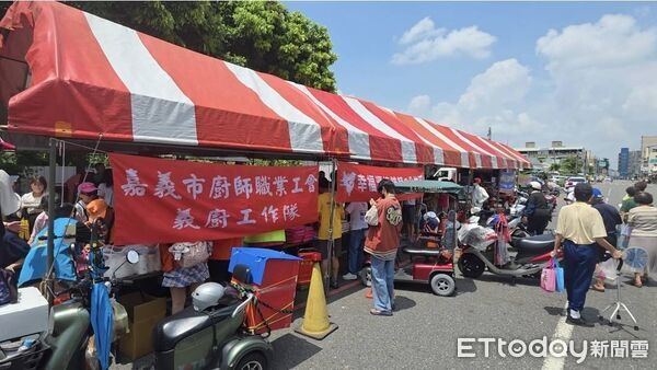 ▲▼ 幸福有愛‧諸羅東區傳情!議員陳家平發動跨界齊心發送愛心便當與物資 溫暖弱勢角落 。(圖/記者翁伊森攝)