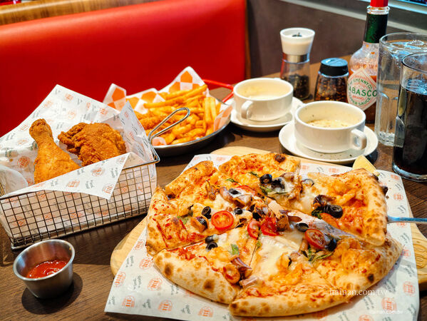 ▲8818 Pizza Restaurant 比薩屋南門店披薩炸雞套餐。(圖/《台南好FOOD遊》授權提供)