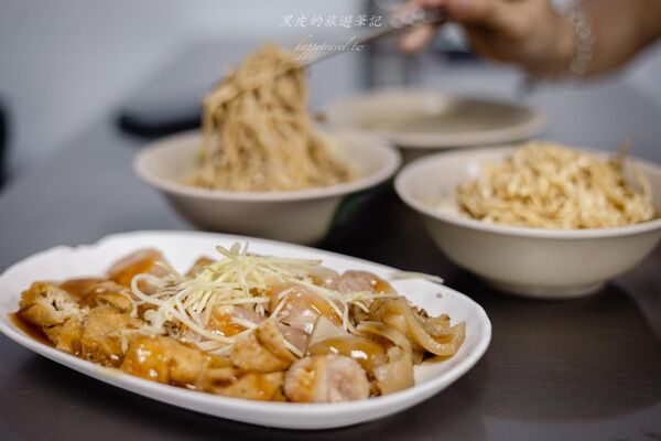 ▲▼恆春「秋香麵店」古早味乾麵。(圖/《黑皮的旅遊筆記》授權提供)