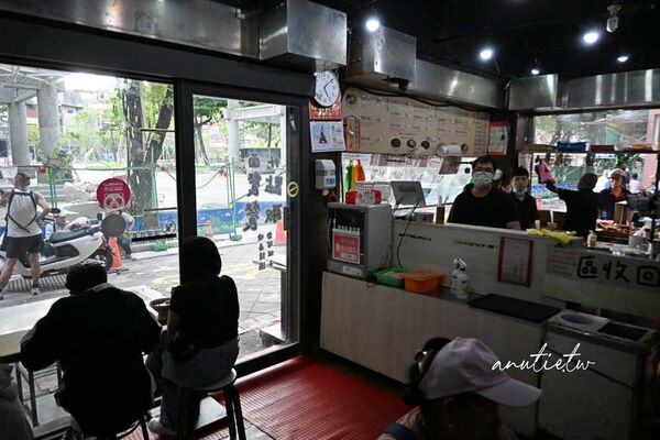▲▼三六食粑店內招牌鹼粽冰。(圖/《水晶安蹄》授權提供)