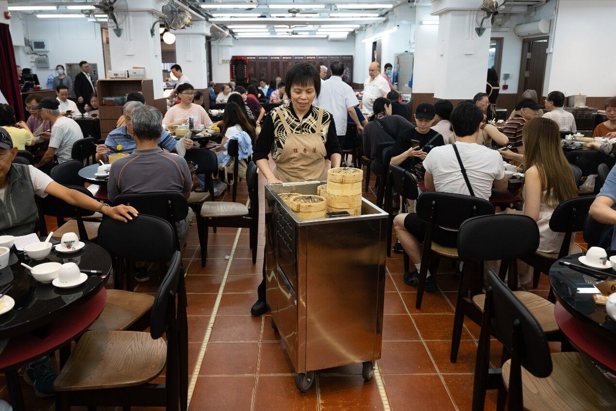華航北/高天天直飛 搭叮叮車、吃港味 解鎖在地香港的經典日常(圖/香港旅遊發展局、shutterstock)