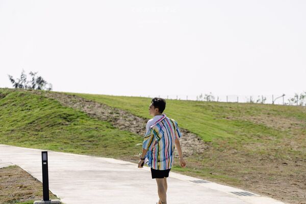 ▲▼恆春出火地質公園是墾丁近年新興景點,白天綠地公園、傍晚天然火焰交織。(圖/《黑皮的旅遊筆記》授權提供)