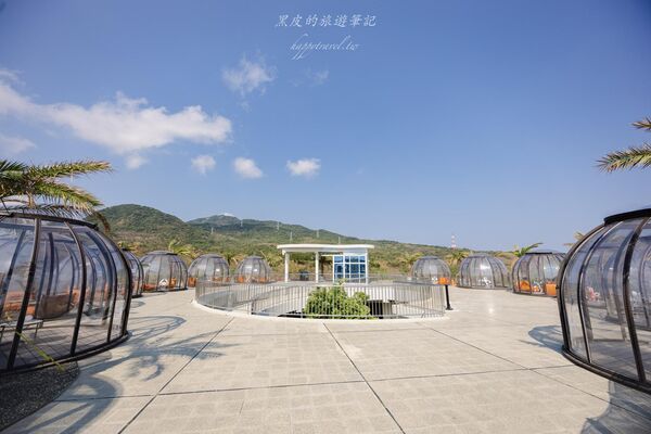 ▲▼恆春出火地質公園是墾丁近年新興景點,白天綠地公園、傍晚天然火焰交織。(圖/《黑皮的旅遊筆記》授權提供)