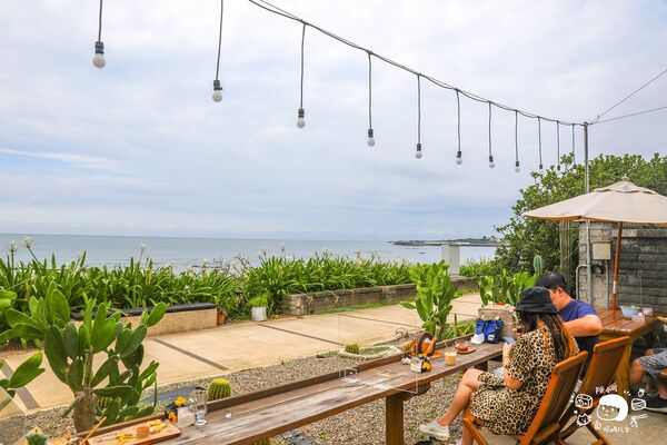▲▼公雞咖啡是北海岸人氣海景咖啡廳,飲料浮誇、菜單選擇多。(圖/《陳小可的吃喝玩樂》授權提供)