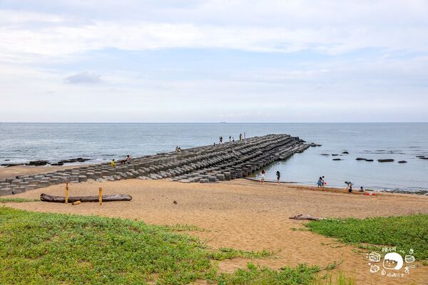 ▲▼公雞咖啡是北海岸人氣海景咖啡廳,飲料浮誇、菜單選擇多。(圖/《陳小可的吃喝玩樂》授權提供)