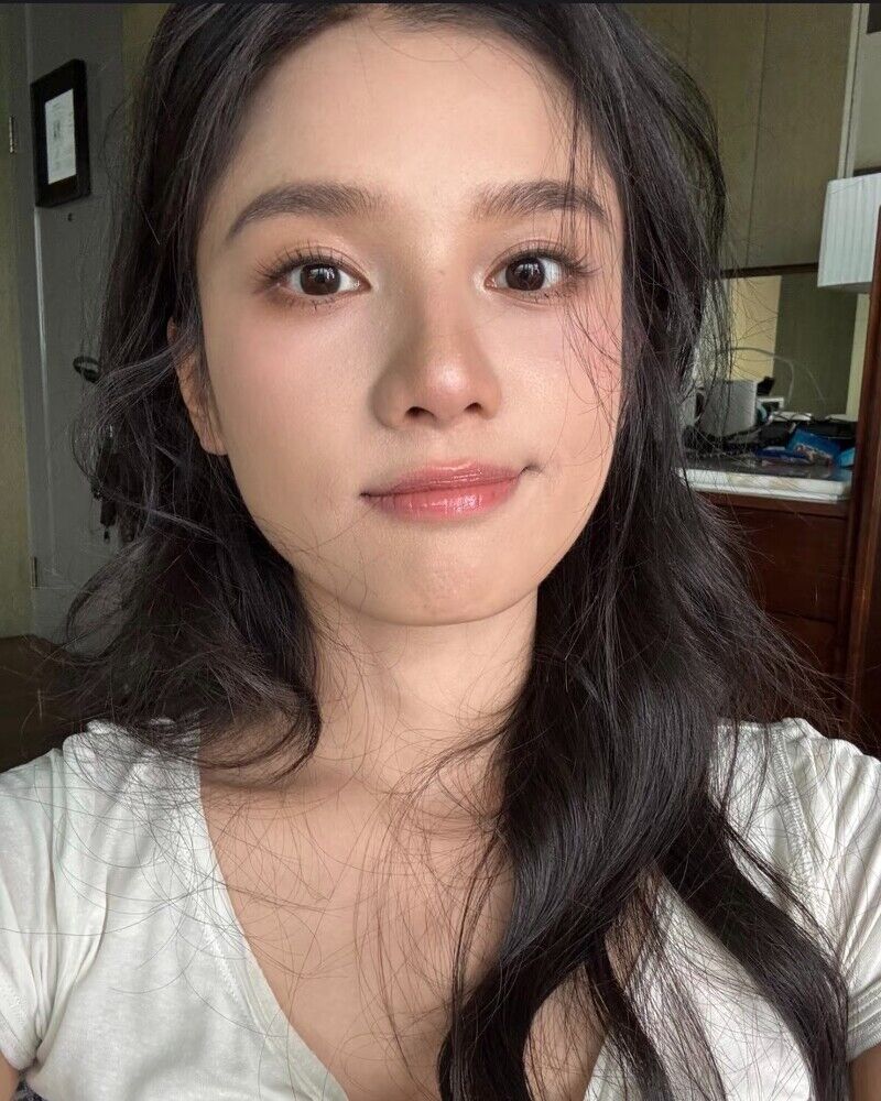 張婧儀《野狗骨頭》地母系妝容解析!柔和暖色、立體感修容,4個重點打造溫潤高級感