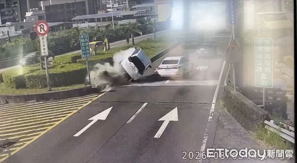 ▲國1大業隧道出口轎車側翻 女駕駛竟毒駕還持安毒。(圖/記者郭世賢翻攝)