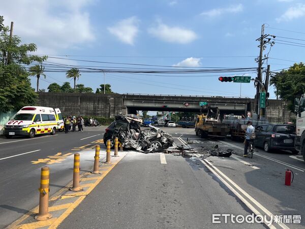 ▲屏東市建國路與大溪路口發生車禍。(圖/記者陳崑福翻攝)